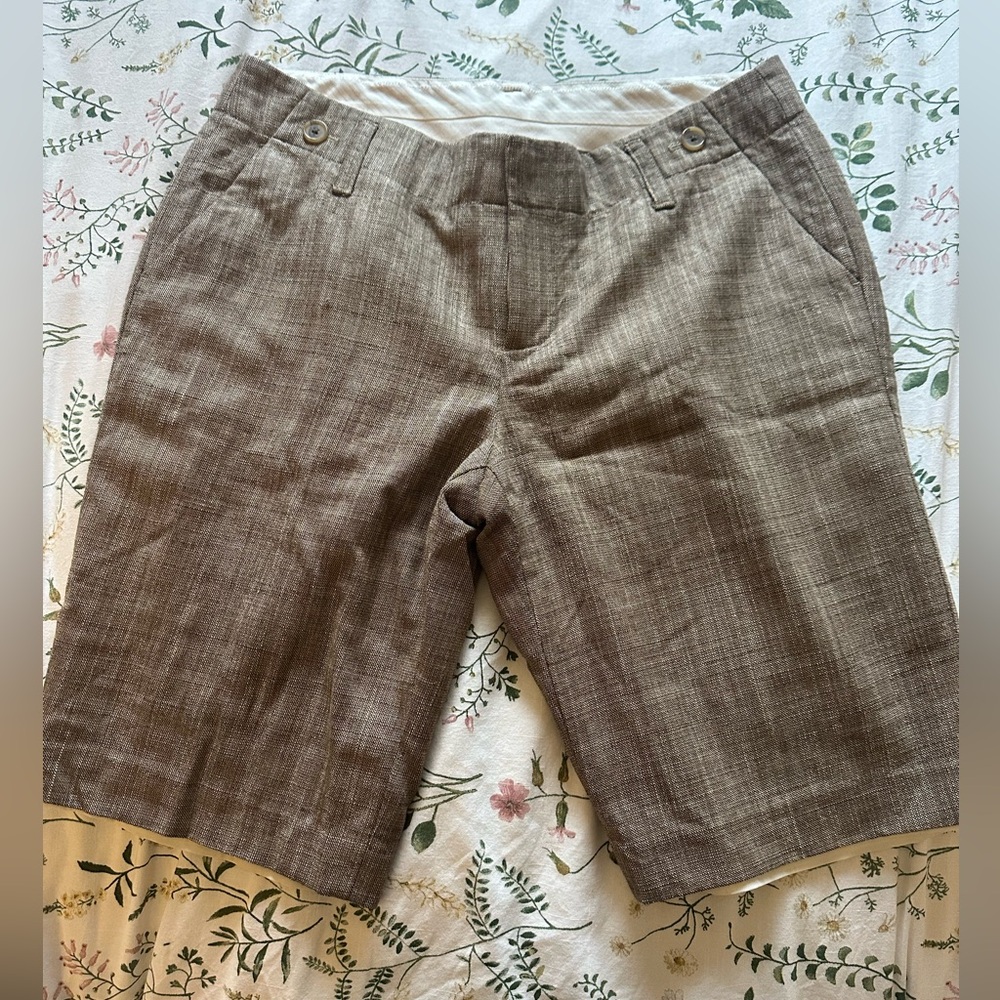Banana republic. Size 10. Wool lined dress shorts.